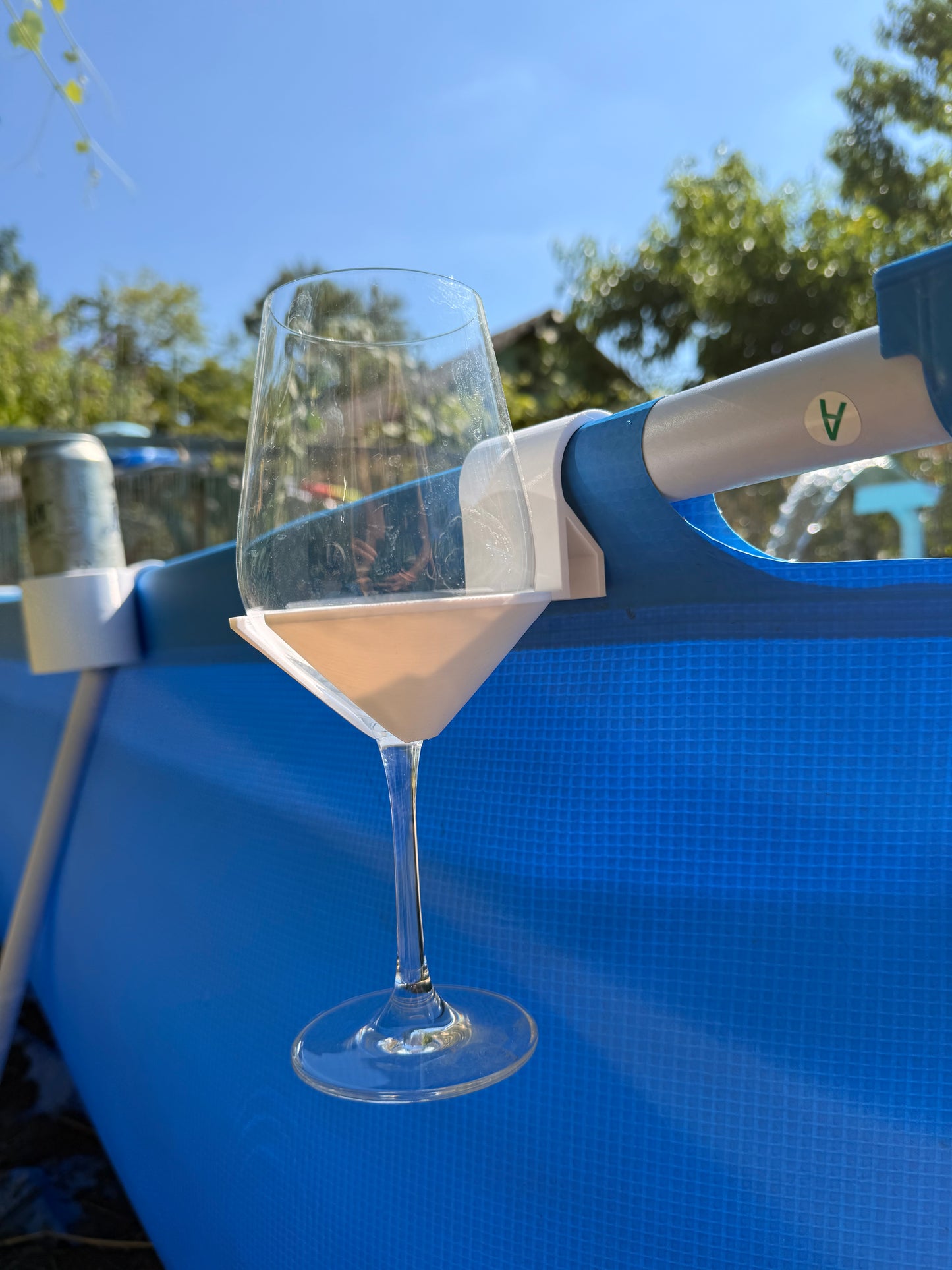 AquaWerk WineHold – Sicherer Weinglashalter für Bestway & Intex Pools